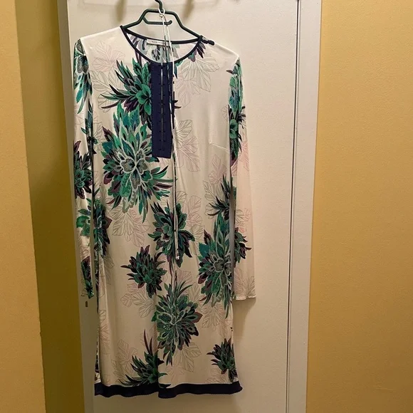 Elie Tahari Silk Floral Tie-Waist Dress - Effortless Elegance - Picture 3 of 13